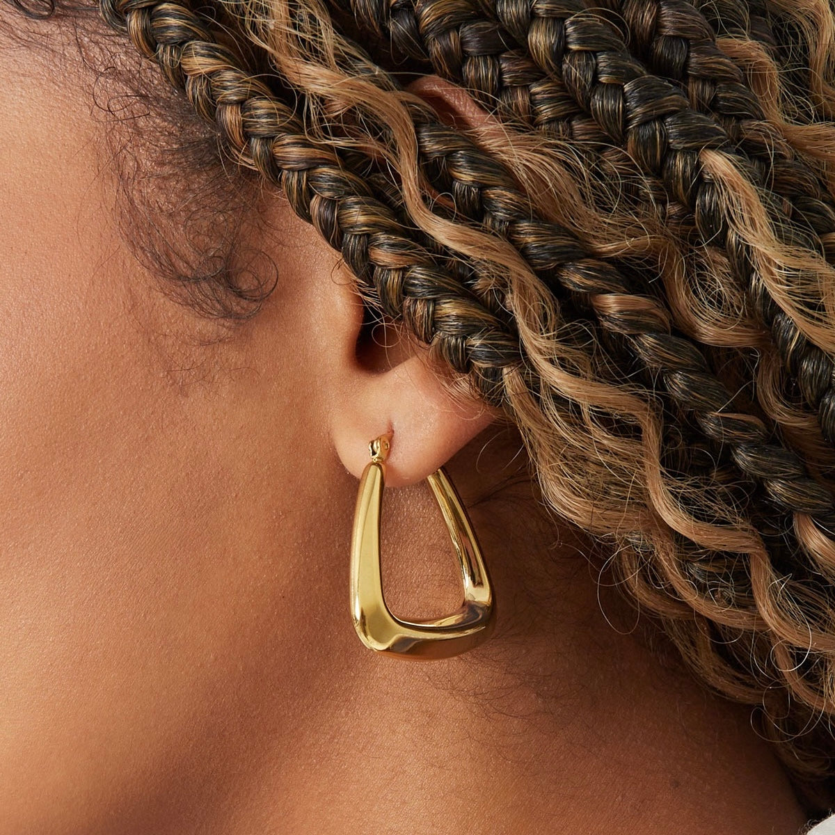 Annabel Hoops